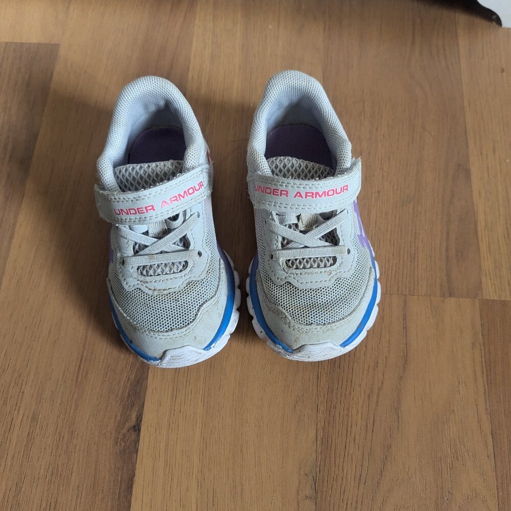 Under Armour toddler size 6 shoes